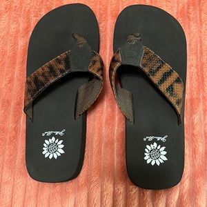 Worn Once YellowBox Snakeskin Flip Flops Size 7 1/2